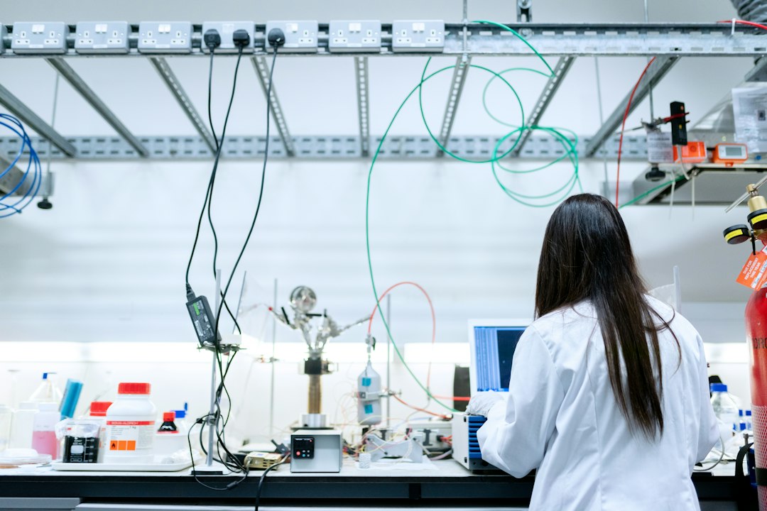 Engineer working in a laboratory, illustrative image only and not identified as a 3M facility or employee.